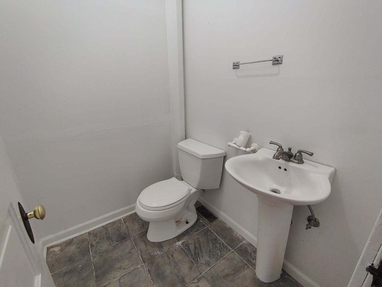 635 Ashland Ave #2 - Photo 4 of 7