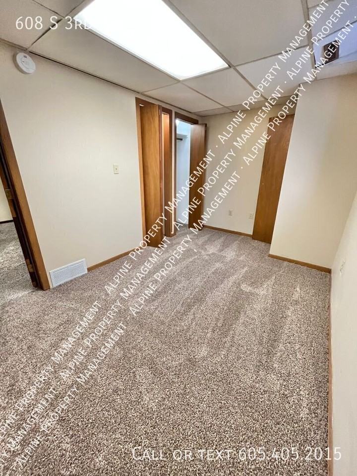 608 S 3rd Ave #3 - Photo 7 of 13