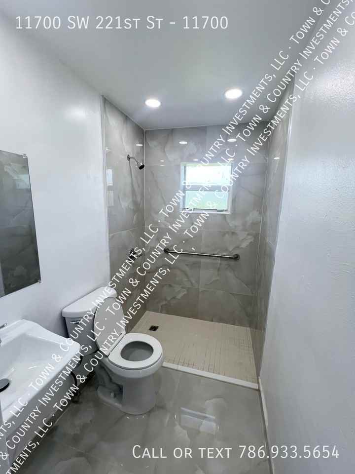 11700 Sw 221st St #11700 - Photo 6 of 10