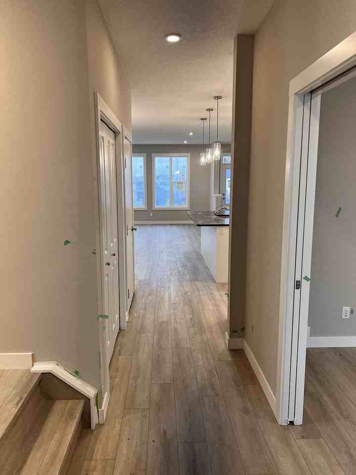 12 Seton Mews Se - Photo 5 of 34