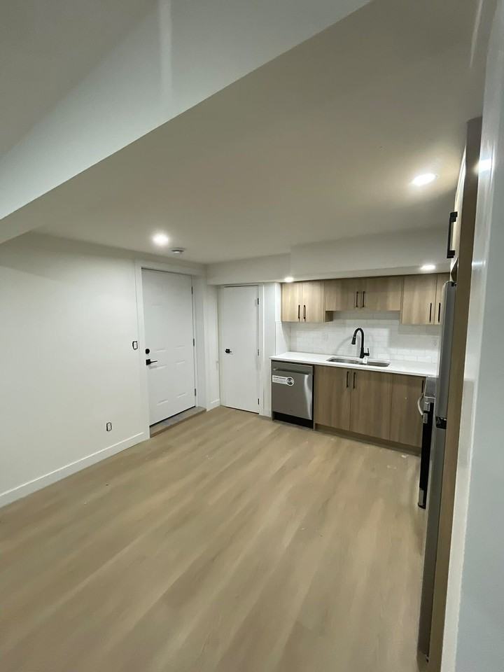7321 Huntertown Cres Nw - Photo 3 of 10