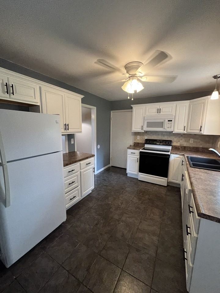 408 Anderson St #1 - Photo 5 of 13