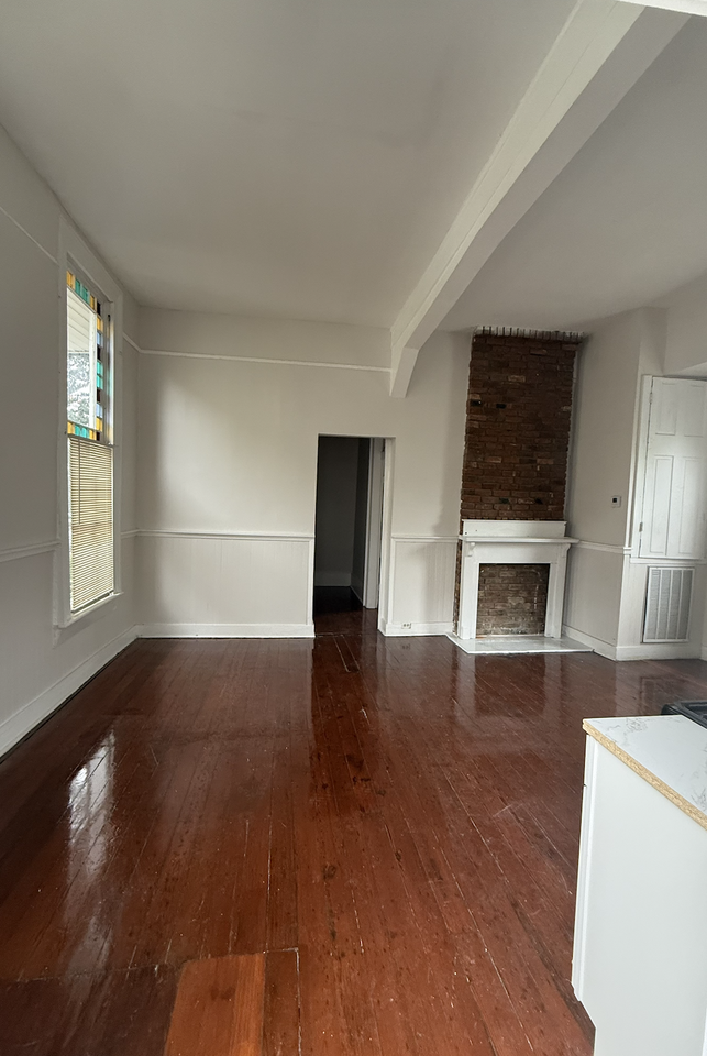 1202 Marengo - Photo 3 of 12
