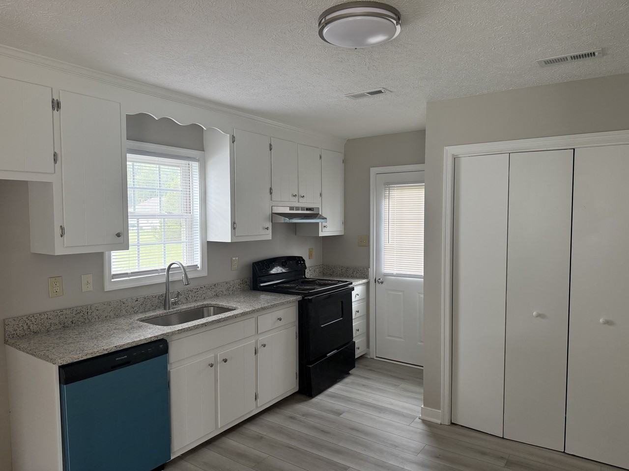 108 N Mapleleaf Ave #1 - Photo 2 of 6