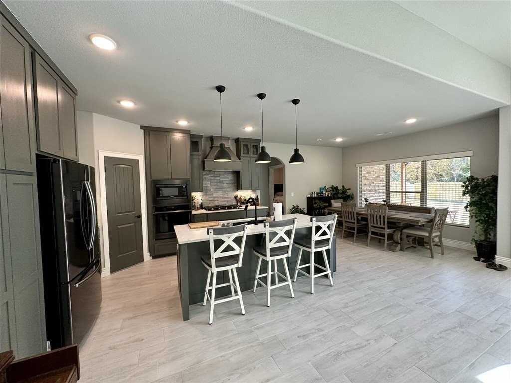 1581 Bristol Ln - Photo 4 of 21