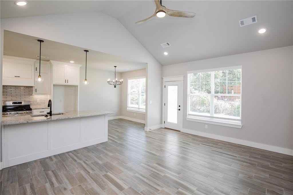100 White Oak St - Photo 6 of 21