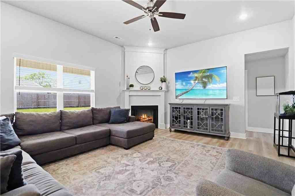 641 Hayden James St - Photo 5 of 30