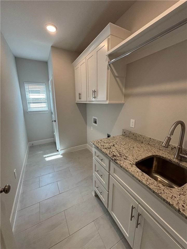 1431 Overcup Oak Ln - Photo 3 of 12
