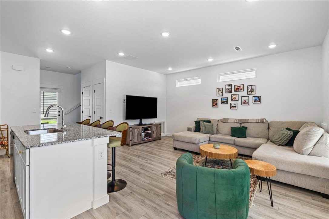 850 Ventnor Ave - Photo 5 of 34