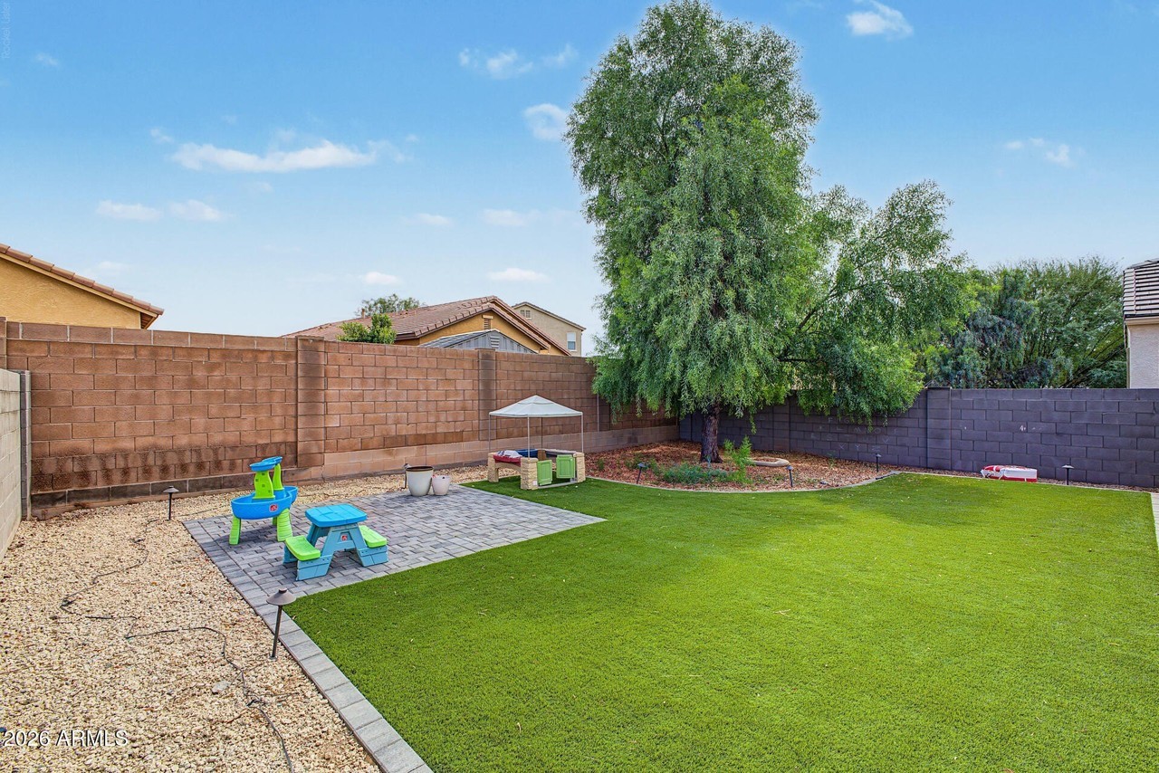 42097 W Lunar St - Photo 2 of 19