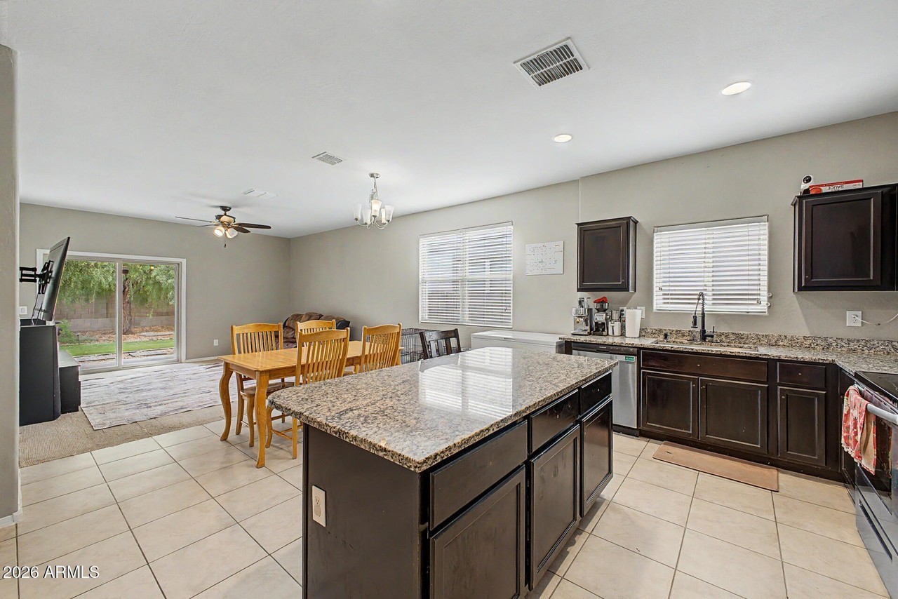 42097 W Lunar St - Photo 4 of 19