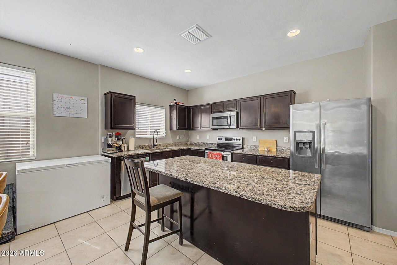 42097 W Lunar St - Photo 5 of 19