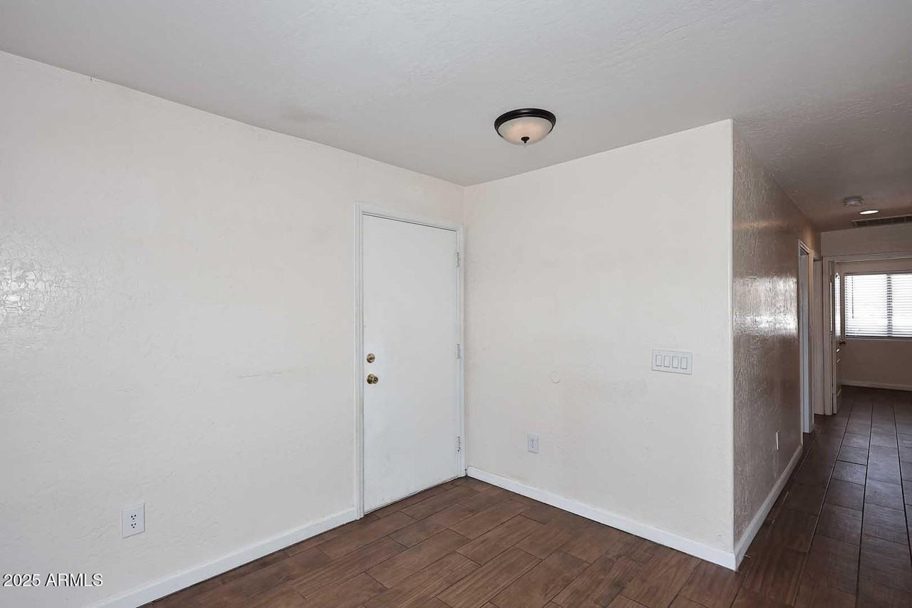 532 W 9th St #201 - Photo 4 of 25