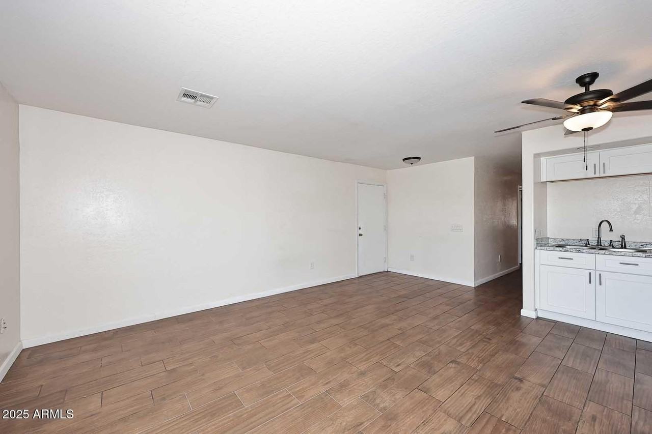 532 W 9th St #201 - Photo 7 of 25