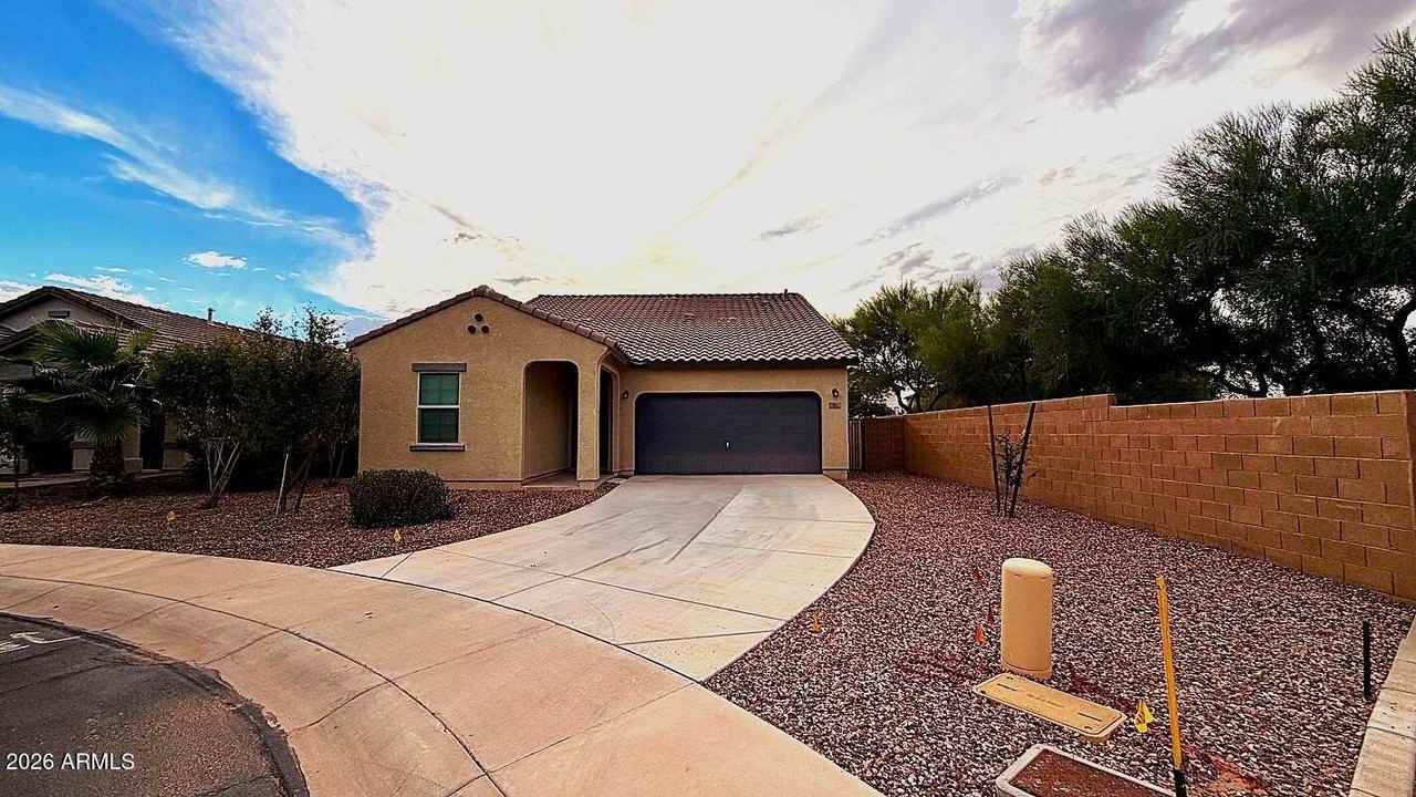 301 S Soledad Ct - Photo 2 of 16