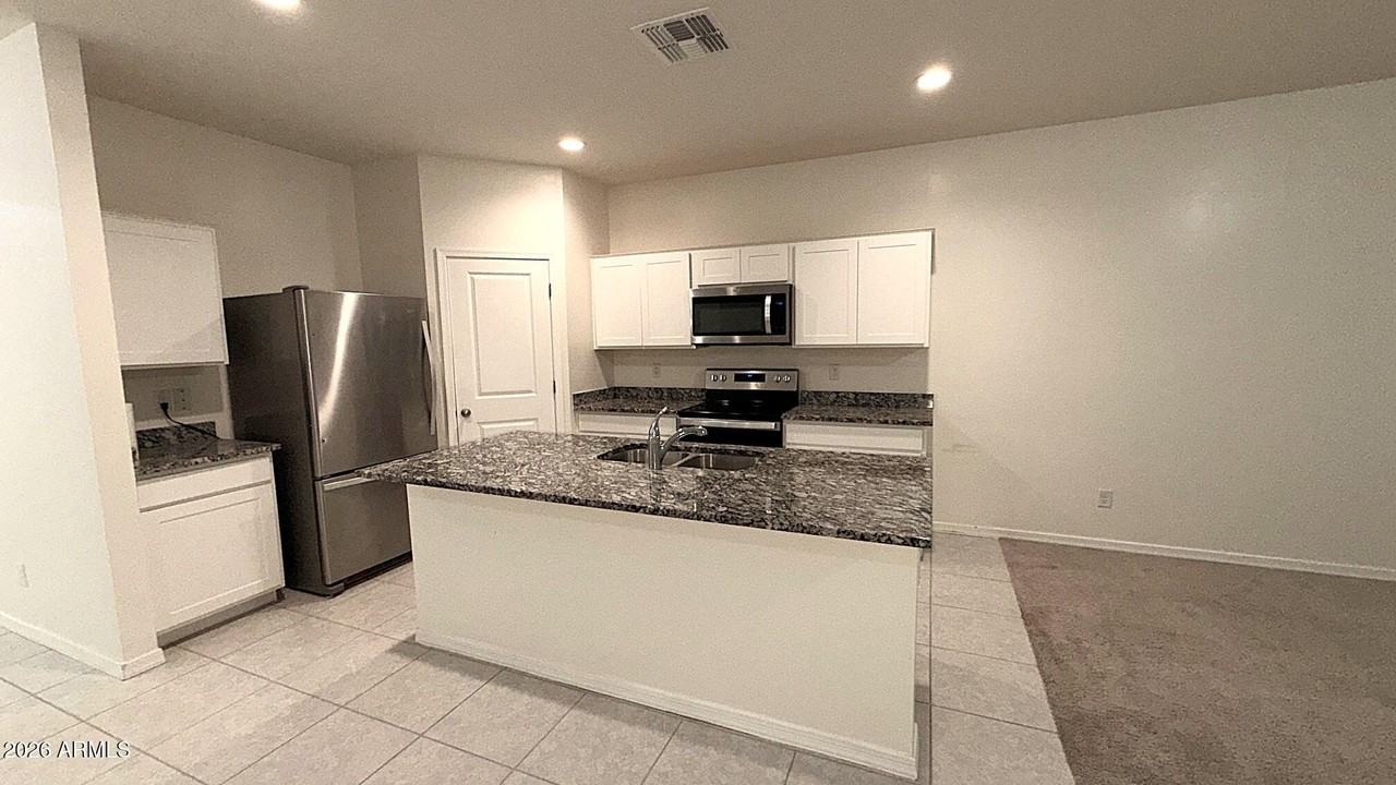 301 S Soledad Ct - Photo 5 of 16