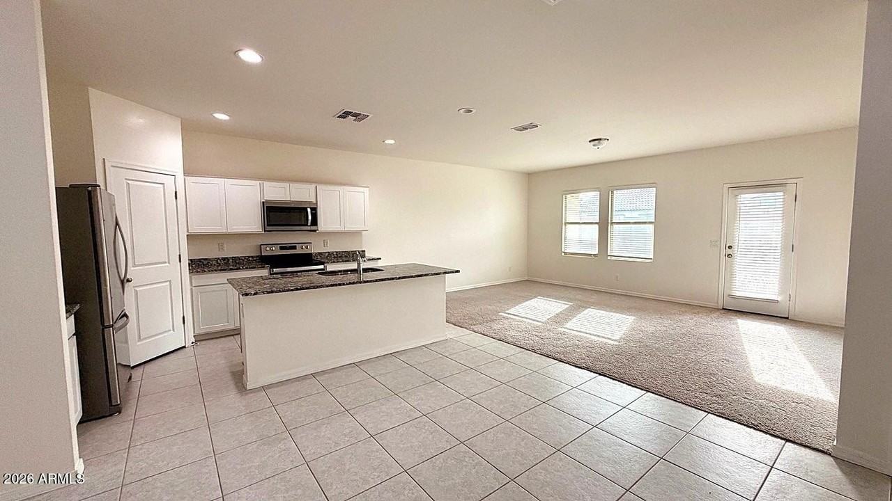 301 S Soledad Ct - Photo 6 of 16