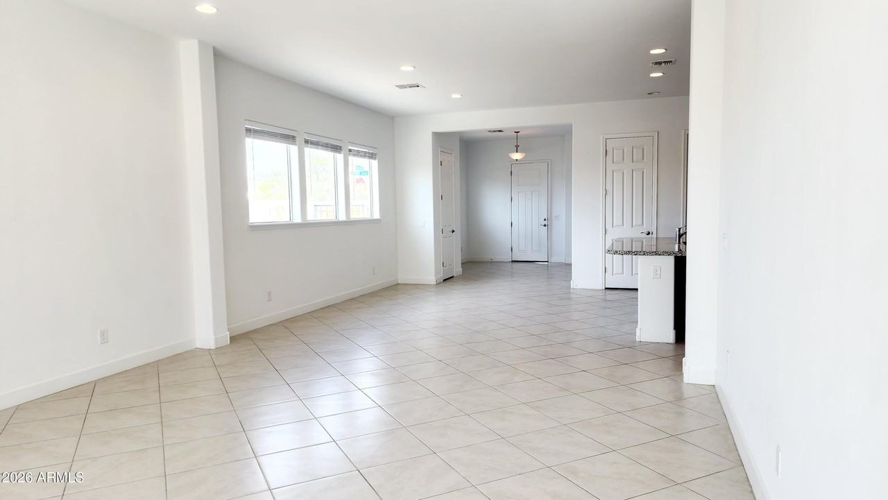 5603 N 194th Ave - Photo 3 of 10