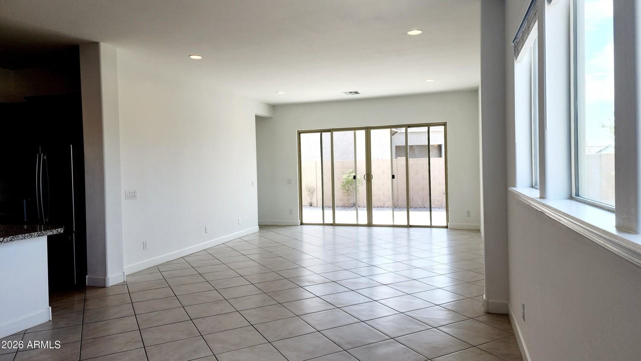 5603 N 194th Ave - Photo 4 of 10