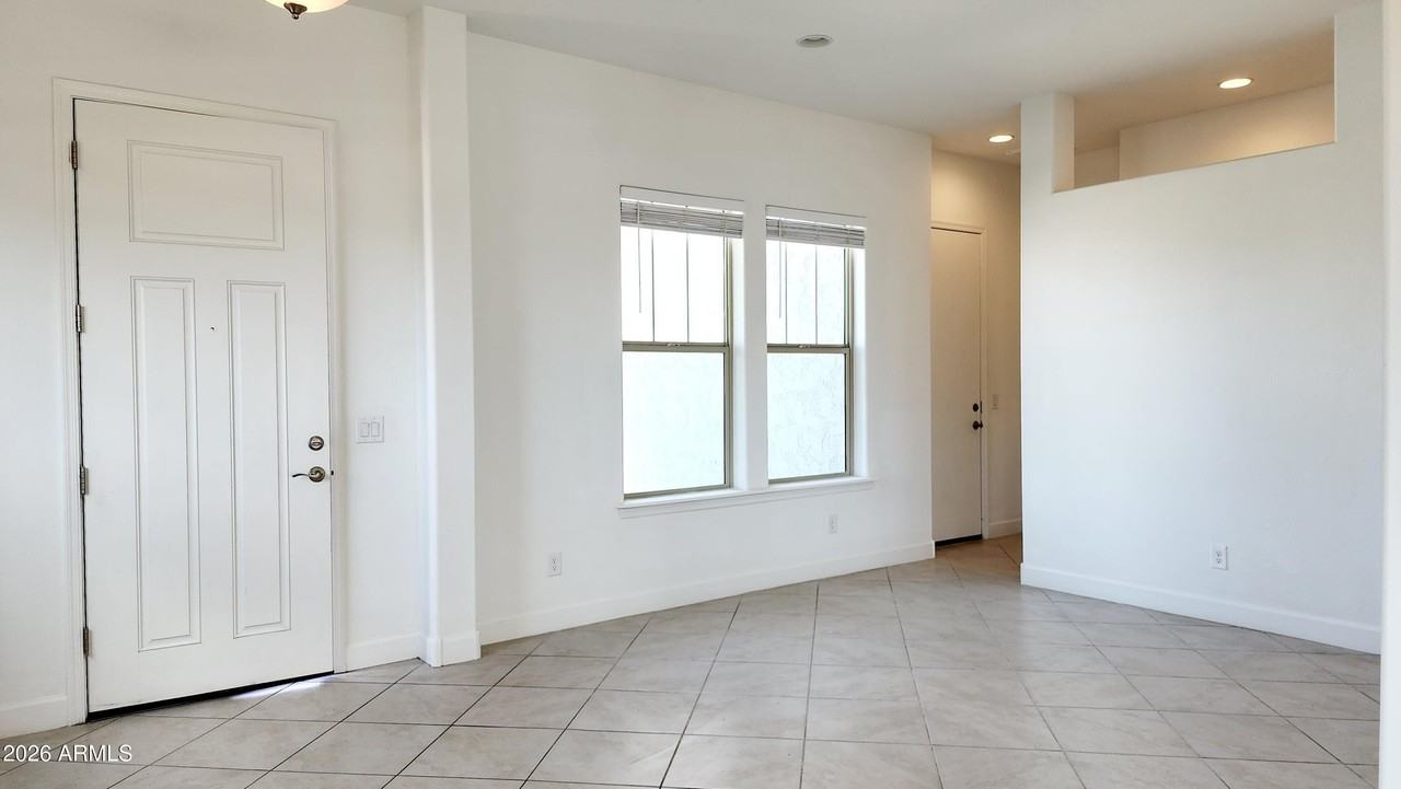 5603 N 194th Ave - Photo 5 of 10