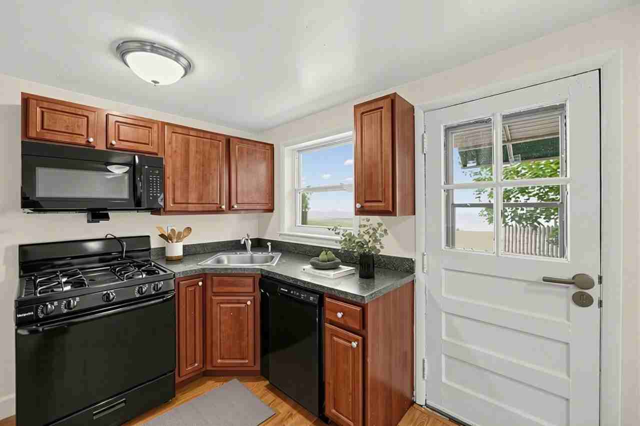 Crestwood Townhomes - Photo 3 of 6