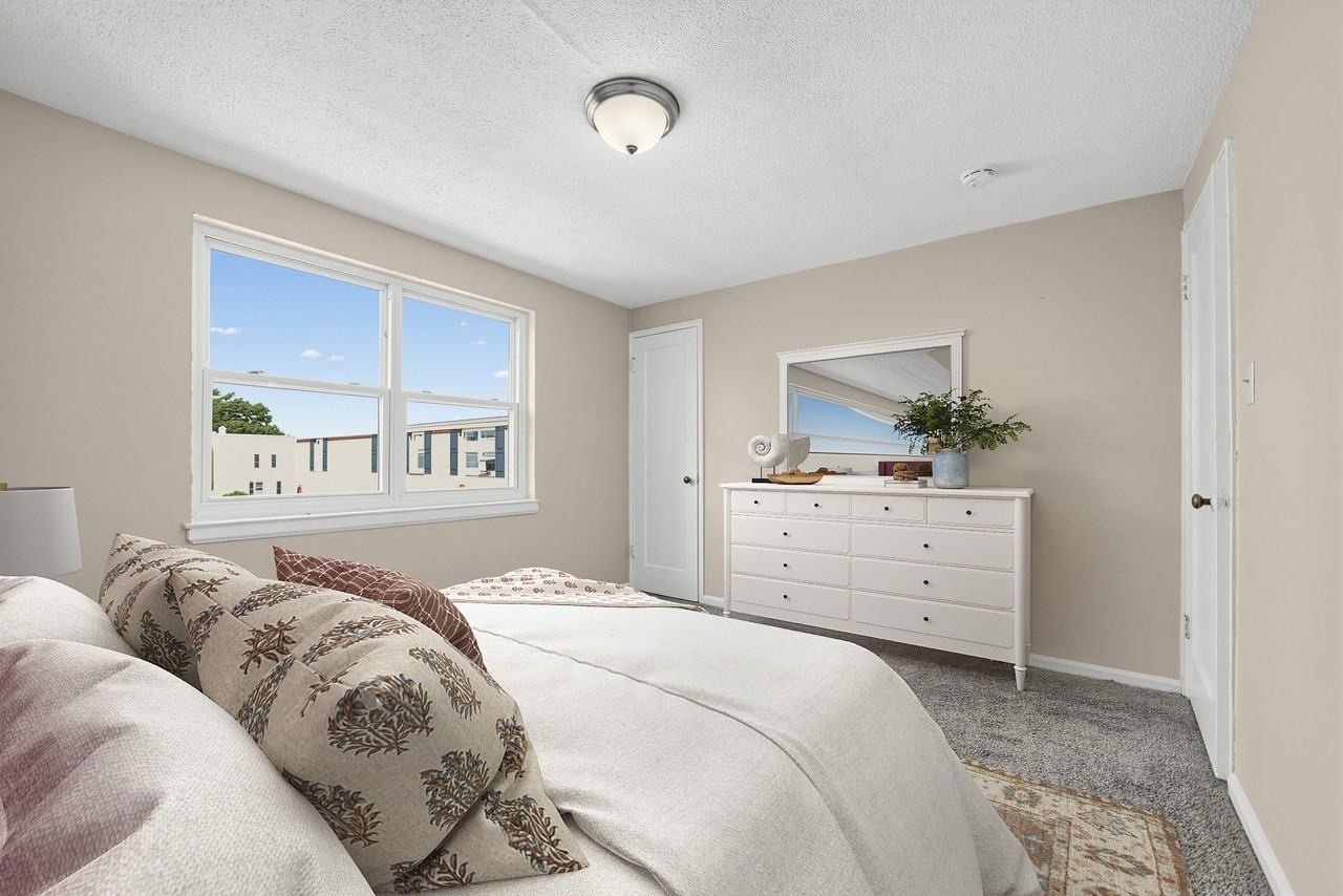 Crestwood Townhomes - Photo 4 of 6