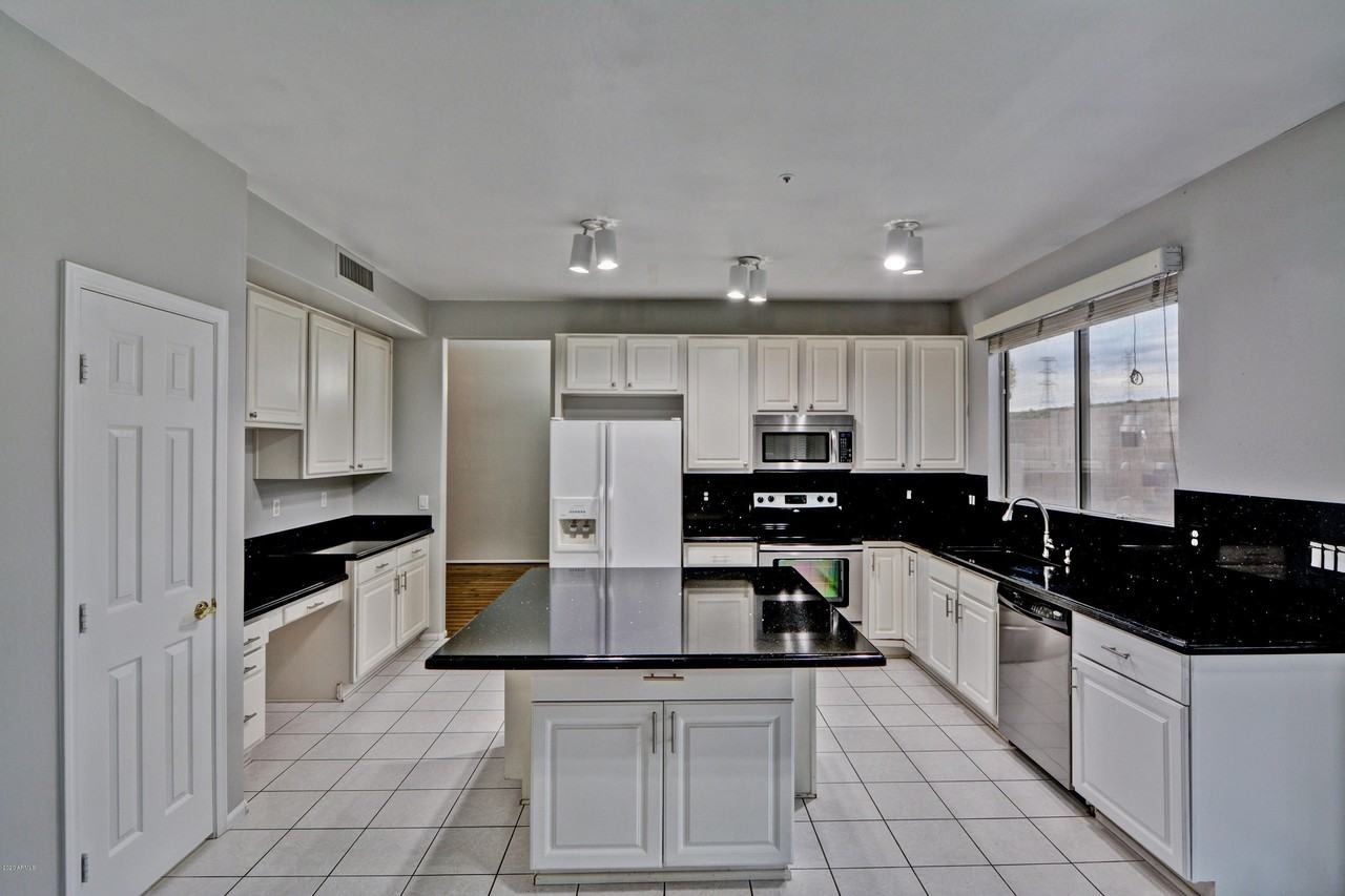 10220 E Meadow Hill Dr - Photo 4 of 36
