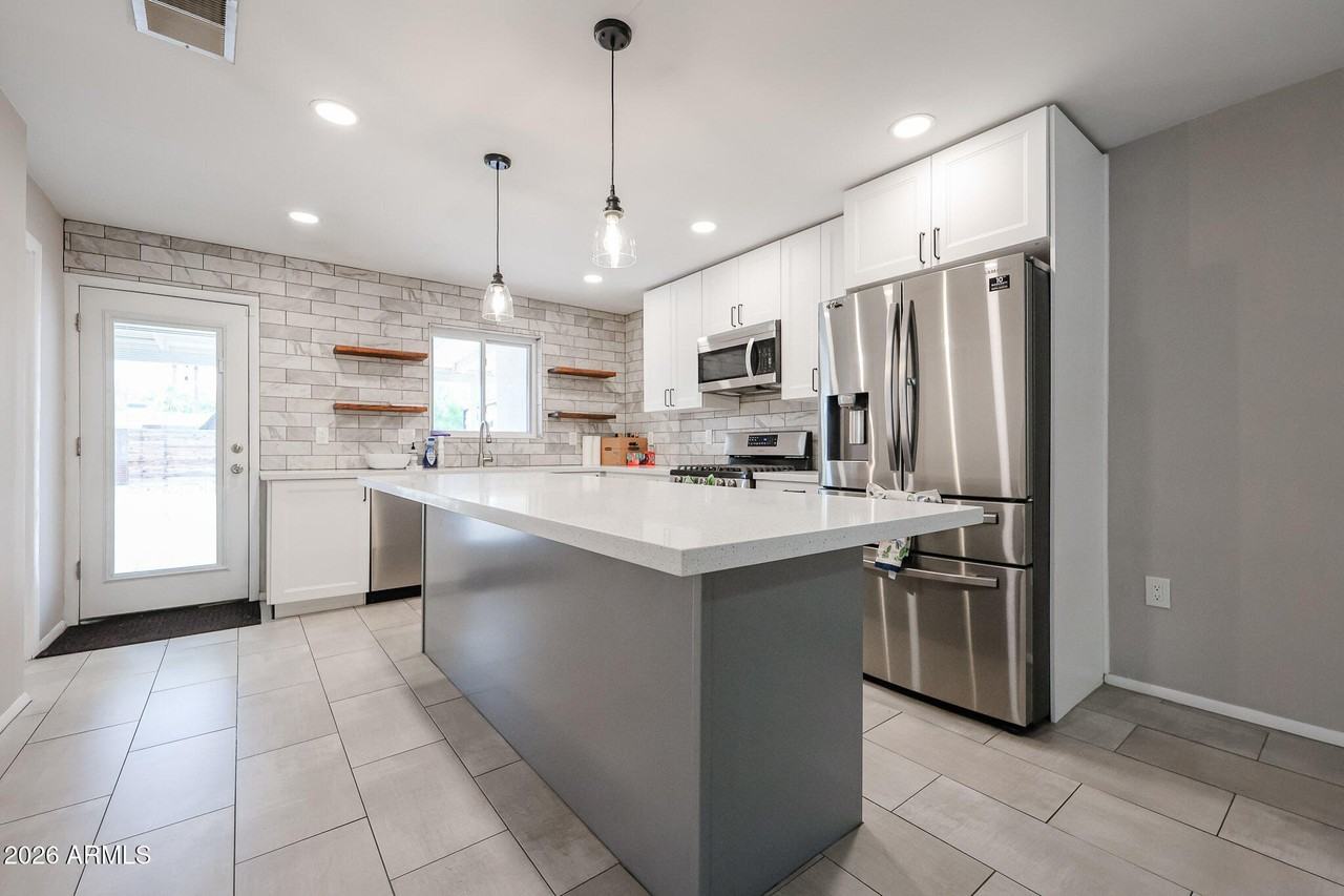 1343 E Mulberry St - Photo 2 of 34