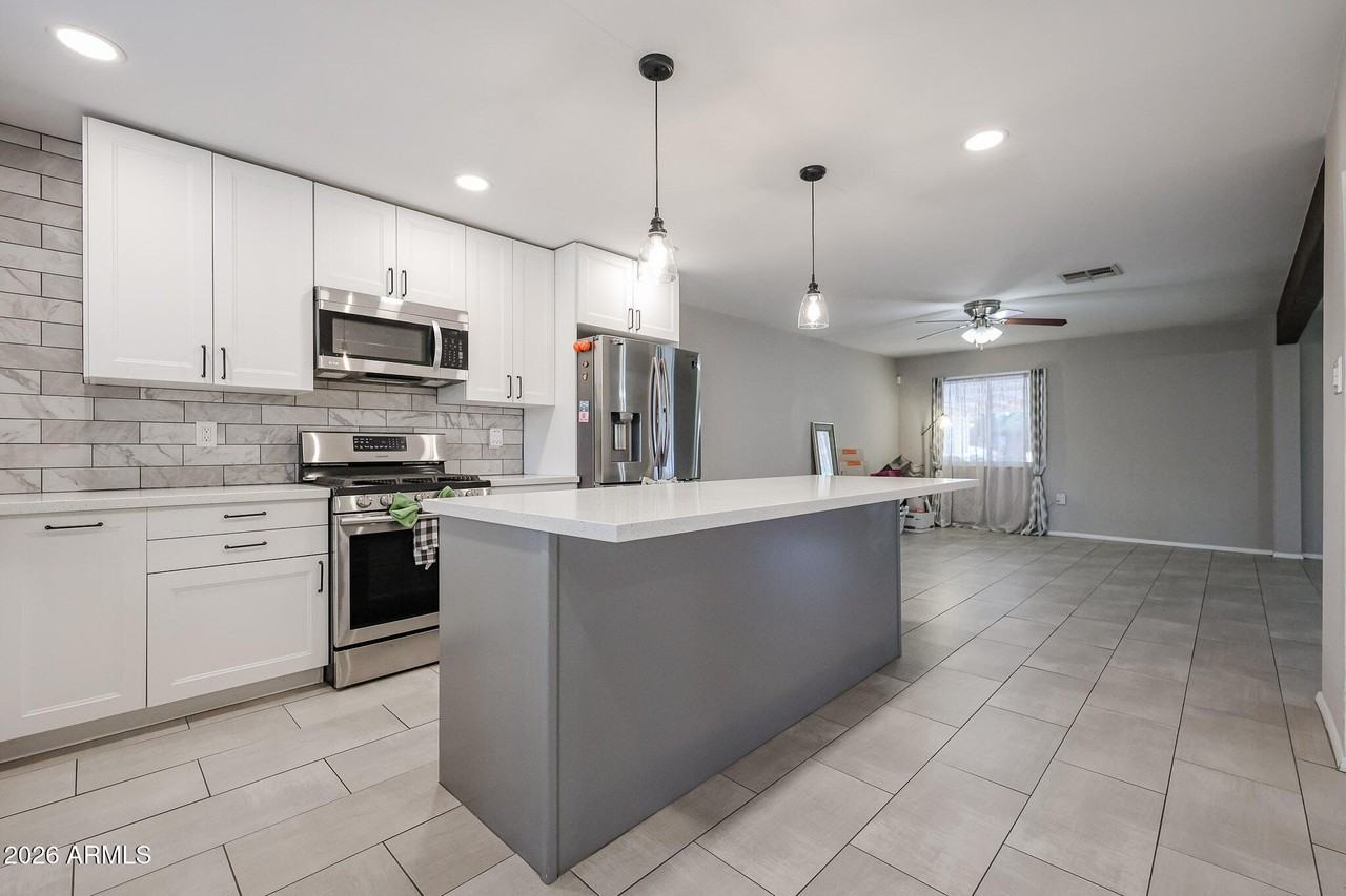 1343 E Mulberry St - Photo 3 of 34