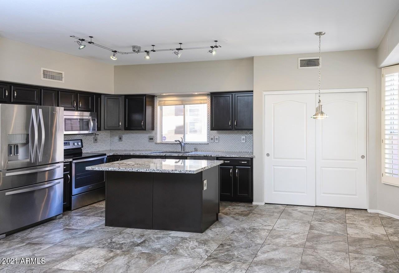 8710 E Pinchot Ave - Photo 5 of 24