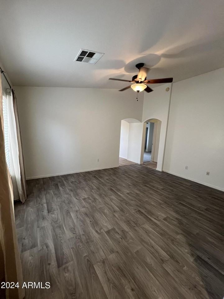 329 S 16th St - Photo 4 of 10