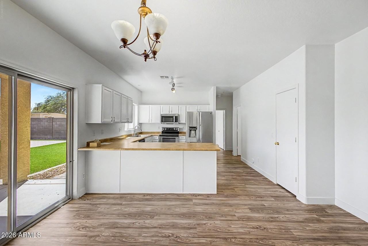 12213 W Pershing Ave - Photo 7 of 33