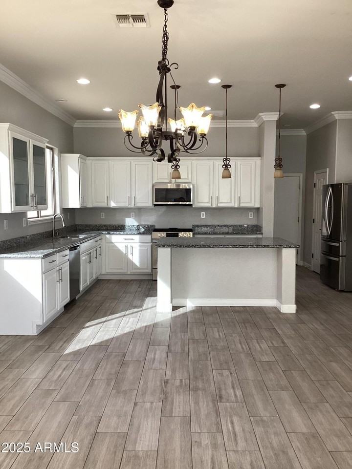 38540 N Vista Hills Ct - Photo 3 of 40