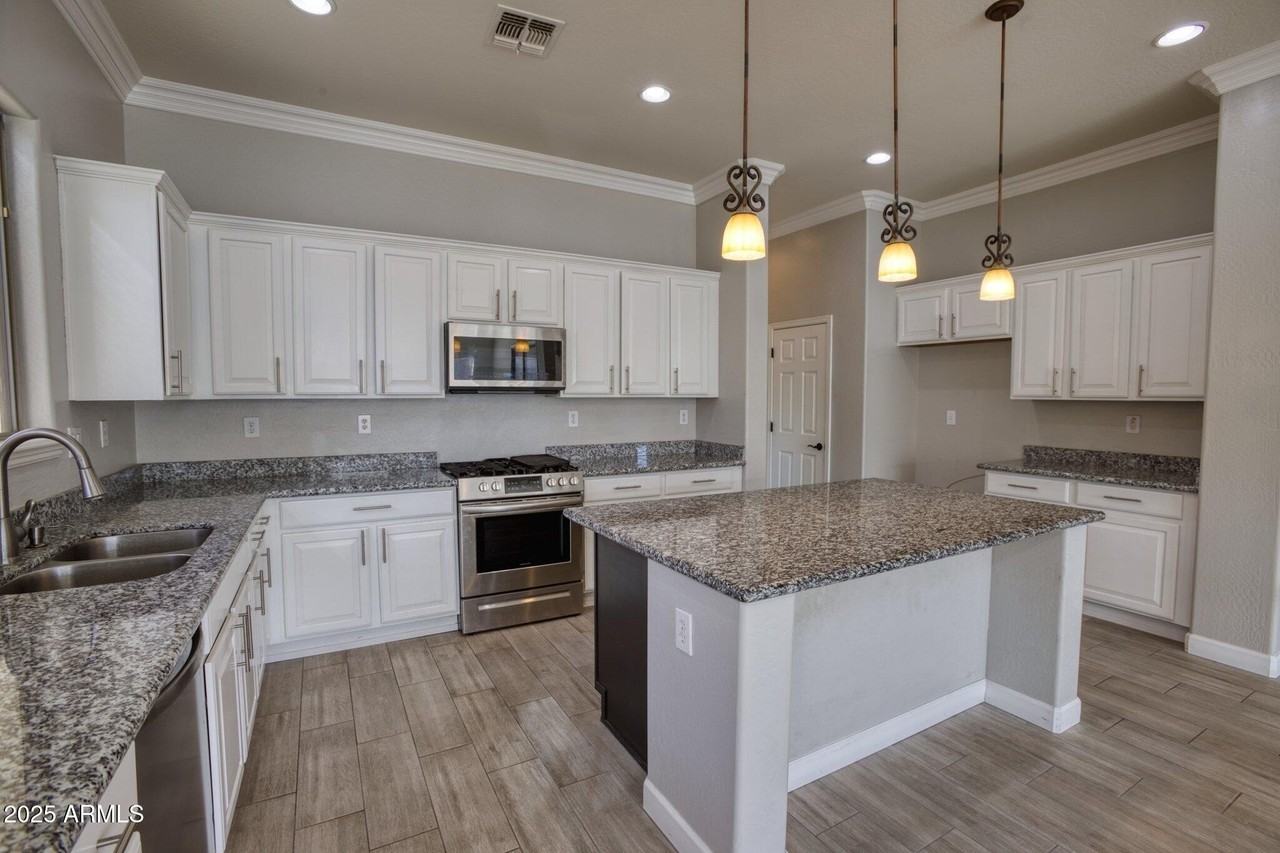38540 N Vista Hills Ct - Photo 5 of 40