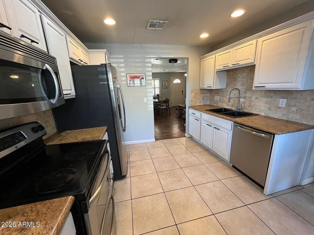 1010 E Sheridan St - Photo 3 of 18