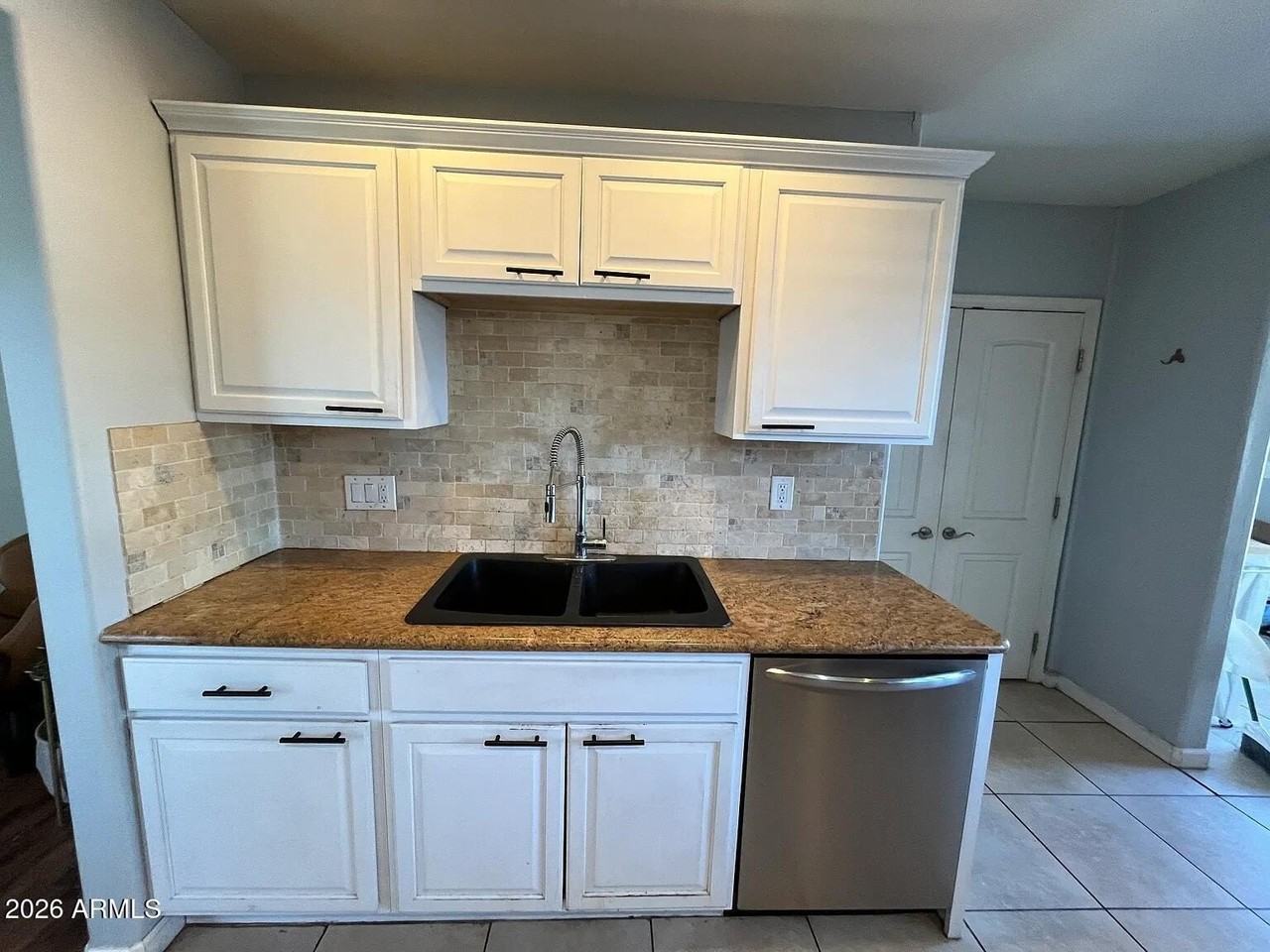 1010 E Sheridan St - Photo 4 of 18