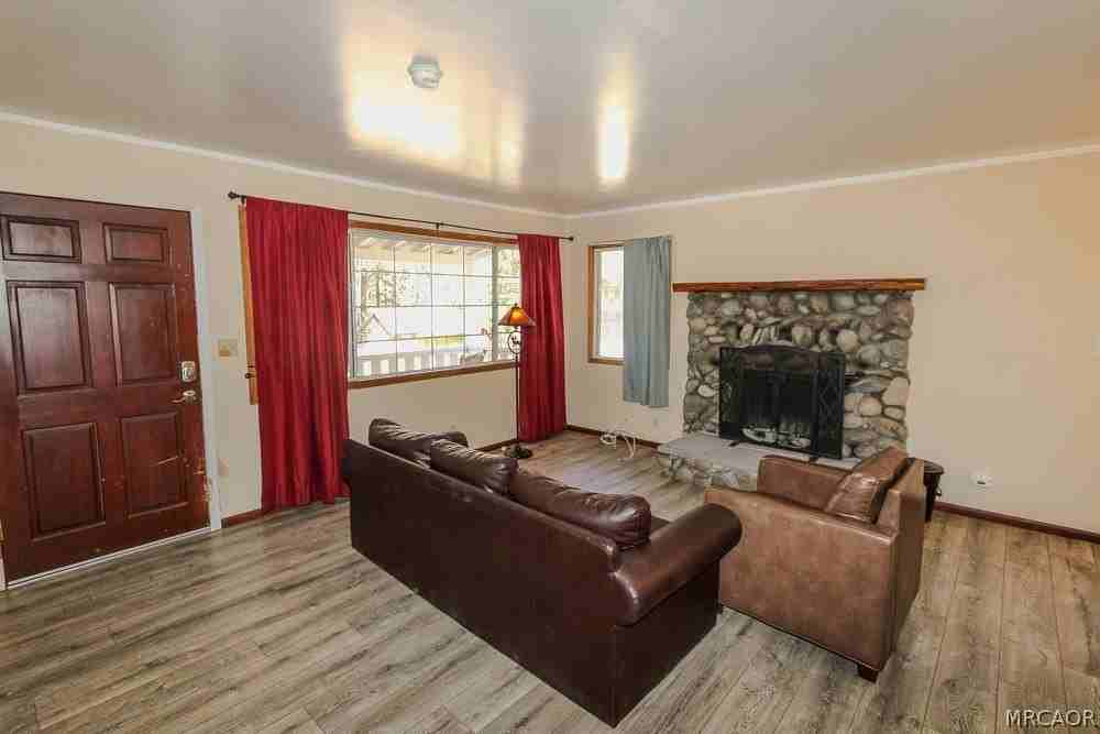 40997 Pennsylvania Ave - Photo 3 of 22