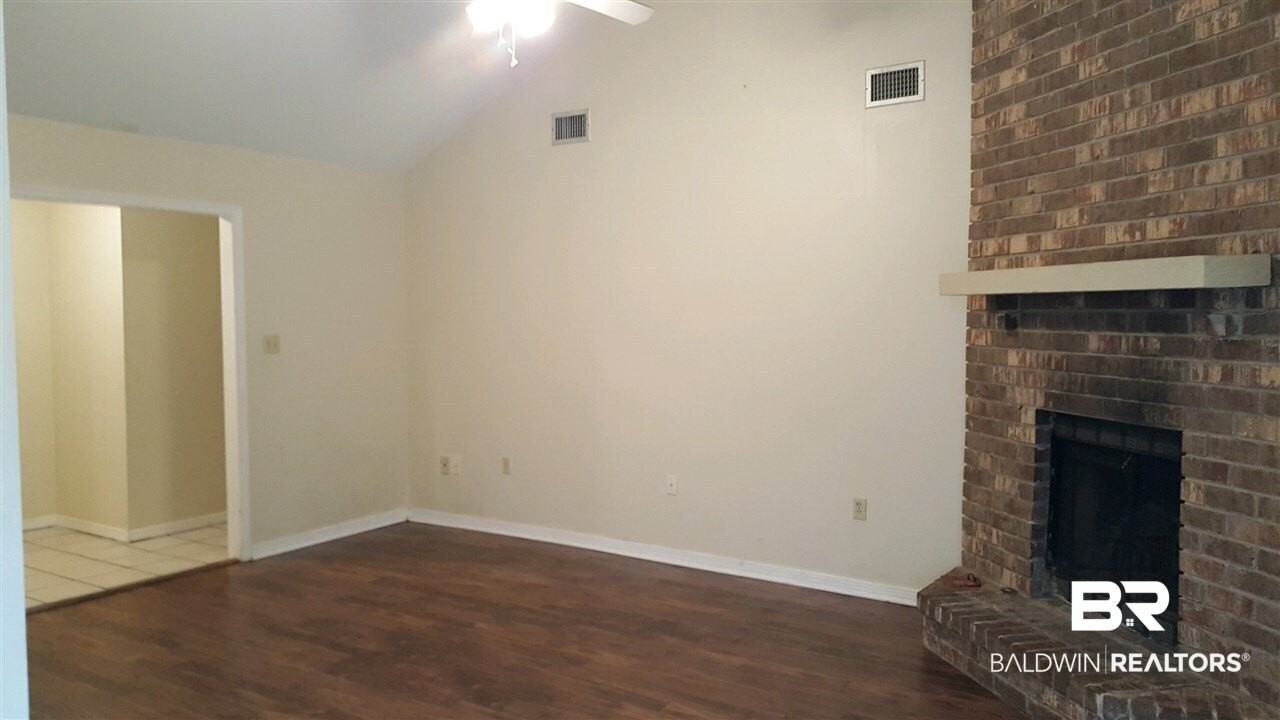 103 Rainer Cir - Photo 3 of 17