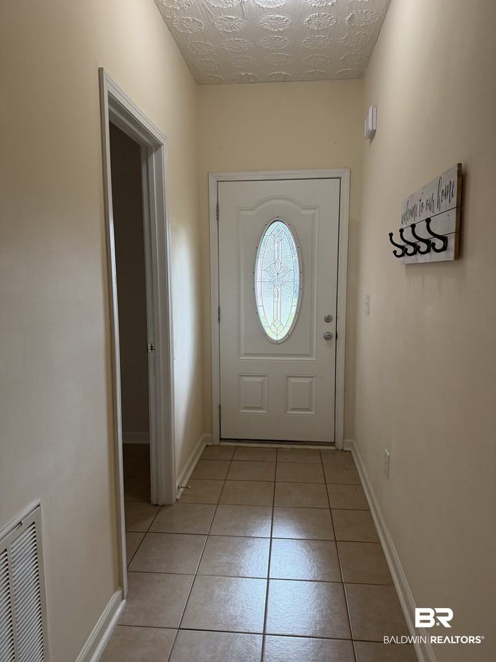 1153 Sloane Cv - Photo 2 of 15