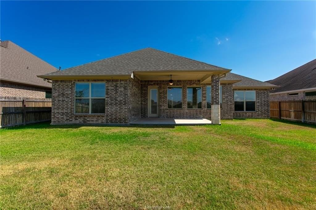 15640 Long Creek Ln - Photo 2 of 32