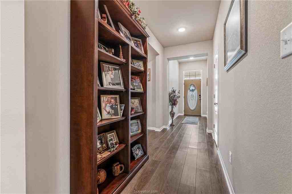 6301 Rockford Dr - Photo 4 of 26