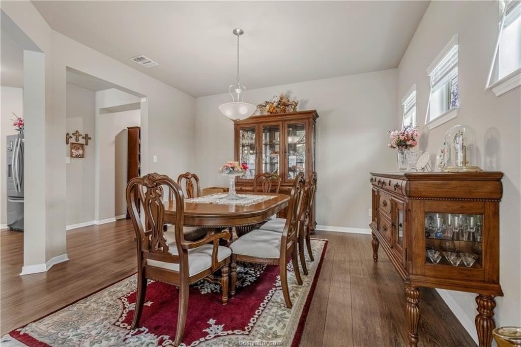 6301 Rockford Dr - Photo 6 of 26