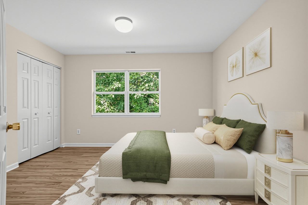 London Square & Blue Spruce Apartments - Photo 4 of 16