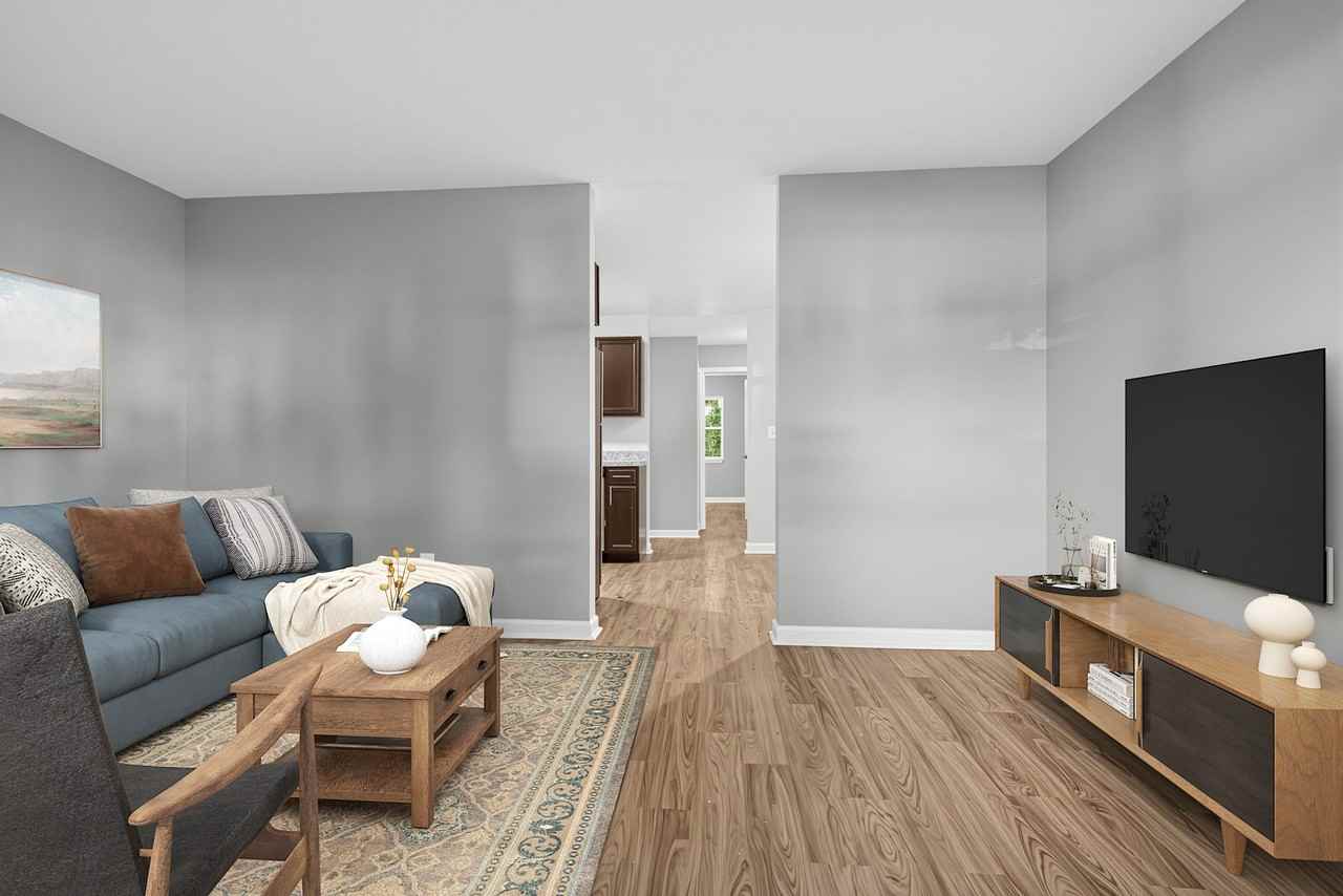 London Square & Blue Spruce Apartments - Photo 7 of 16