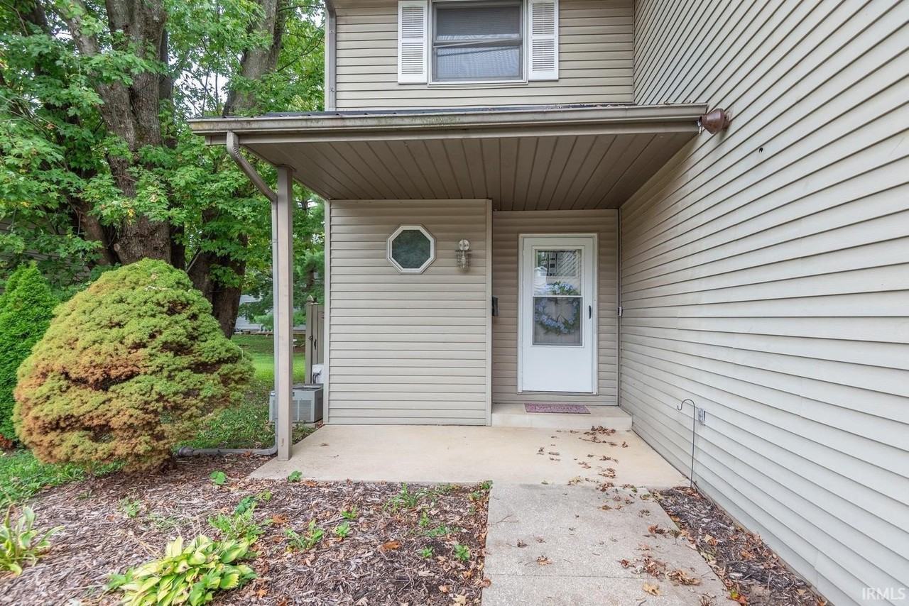 402 S Village Ct - Photo 3 of 27