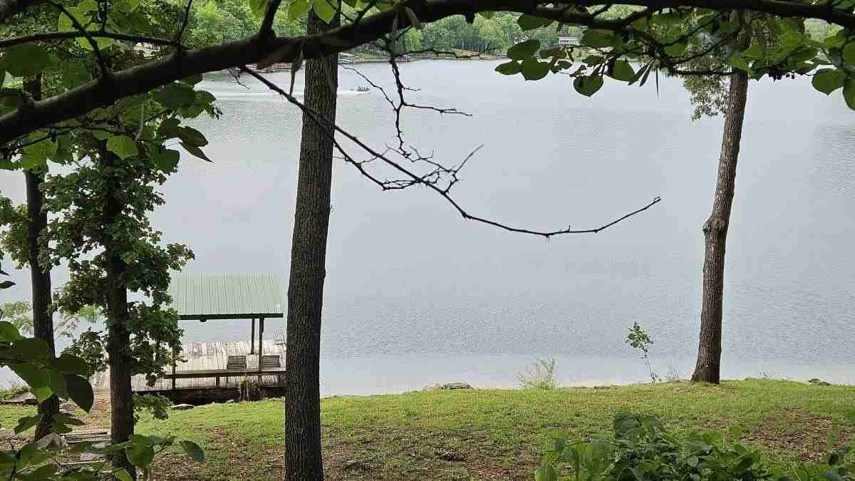 38 N Lakeshore Dr - Photo 2 of 28