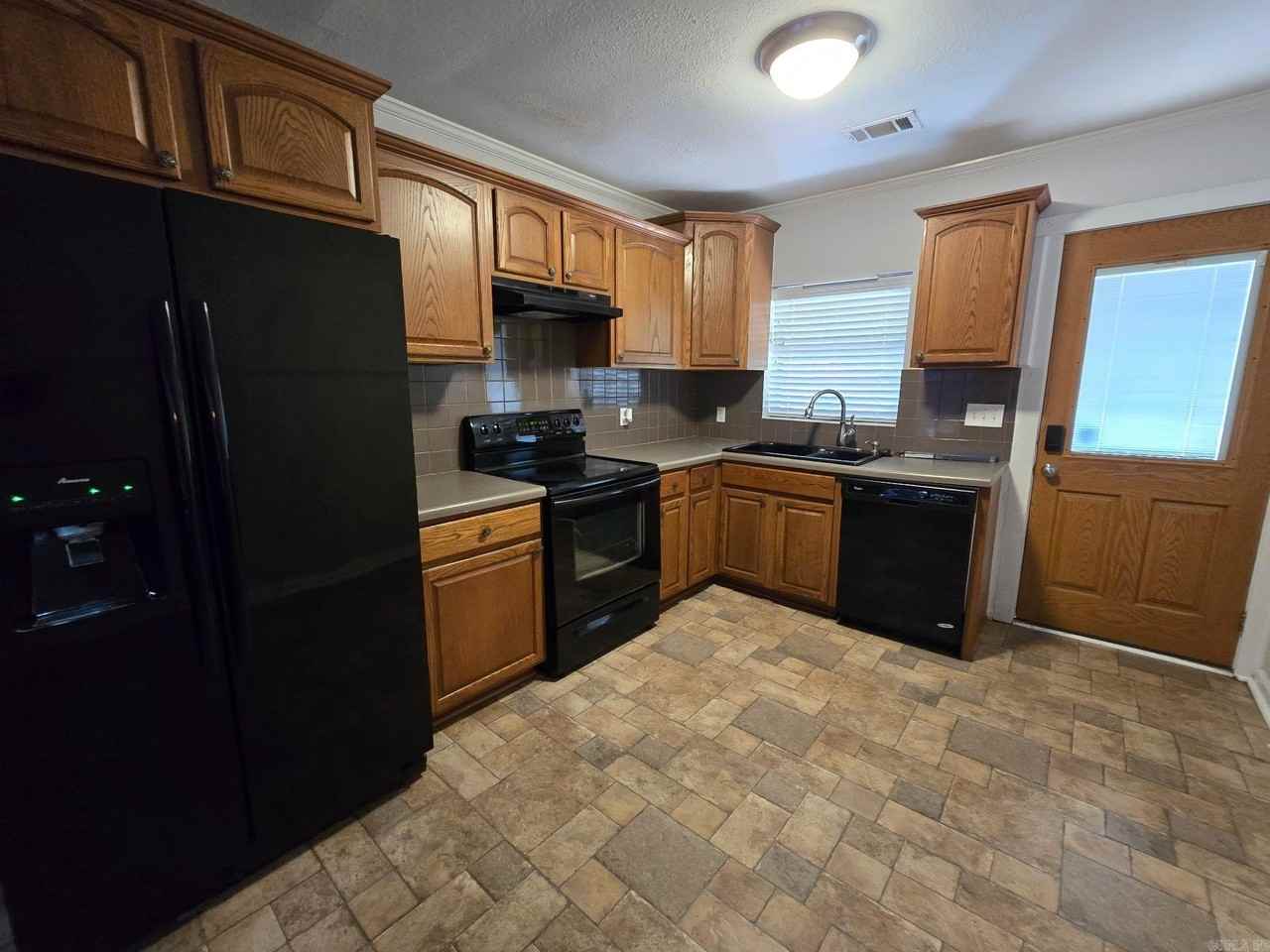 1701 S Pine St - Photo 2 of 12