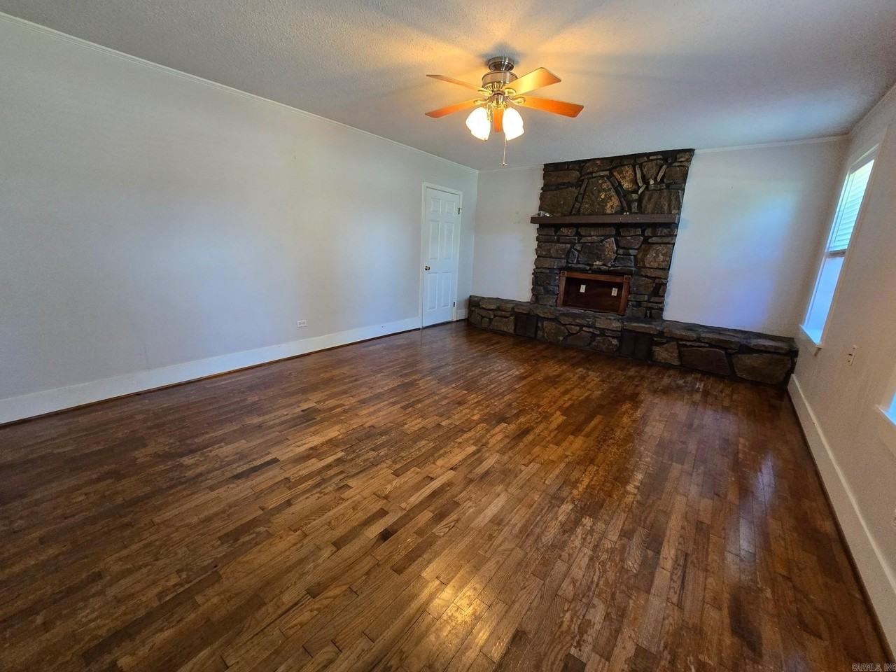 1701 S Pine St - Photo 3 of 12