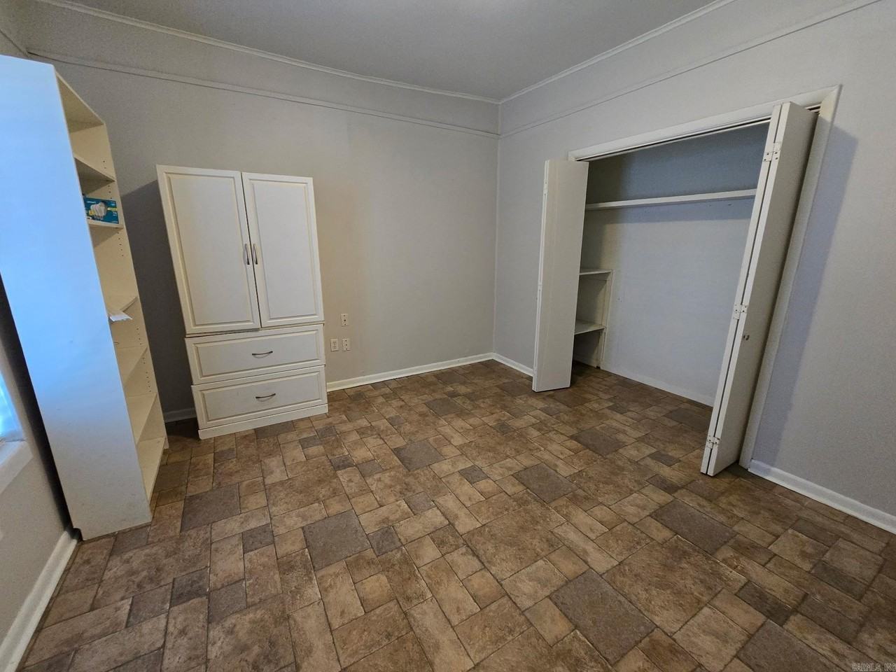 1701 S Pine St - Photo 4 of 12