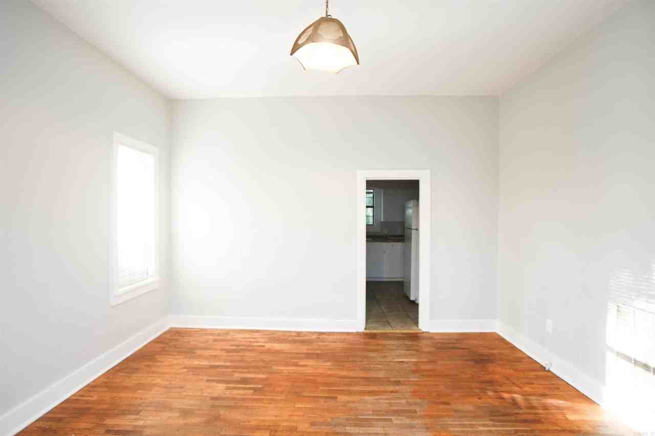 1414 W 11th St - Photo 4 of 20